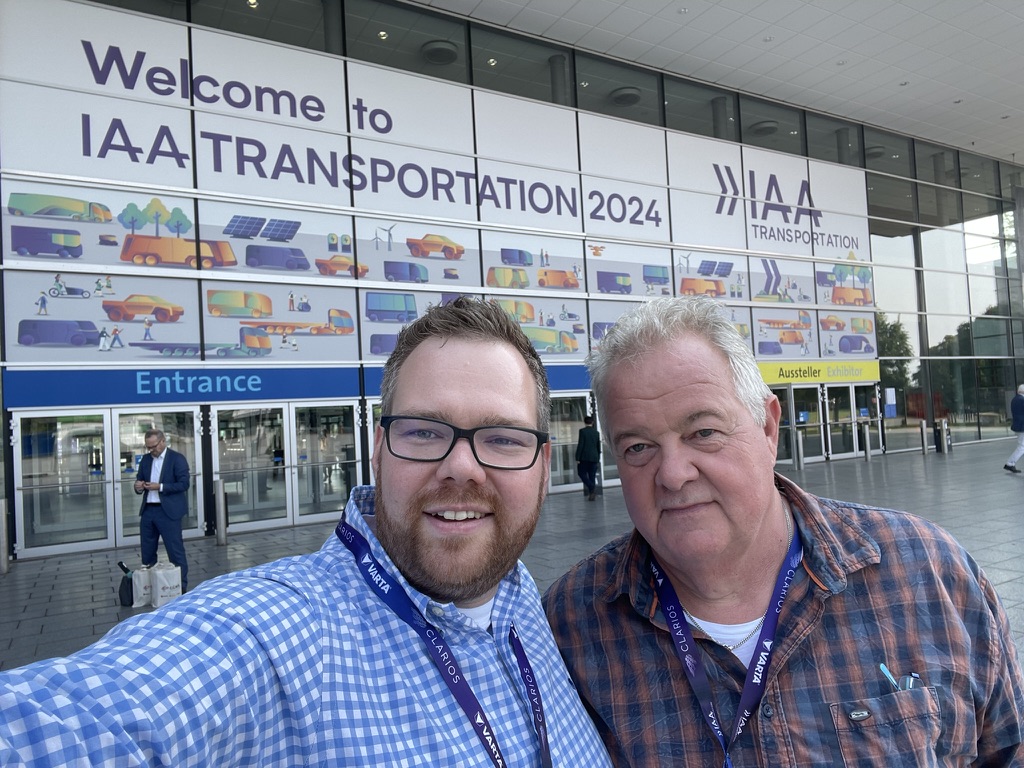 Alexander Schrot mit seinem Vater auf der IAA Transportation 2024